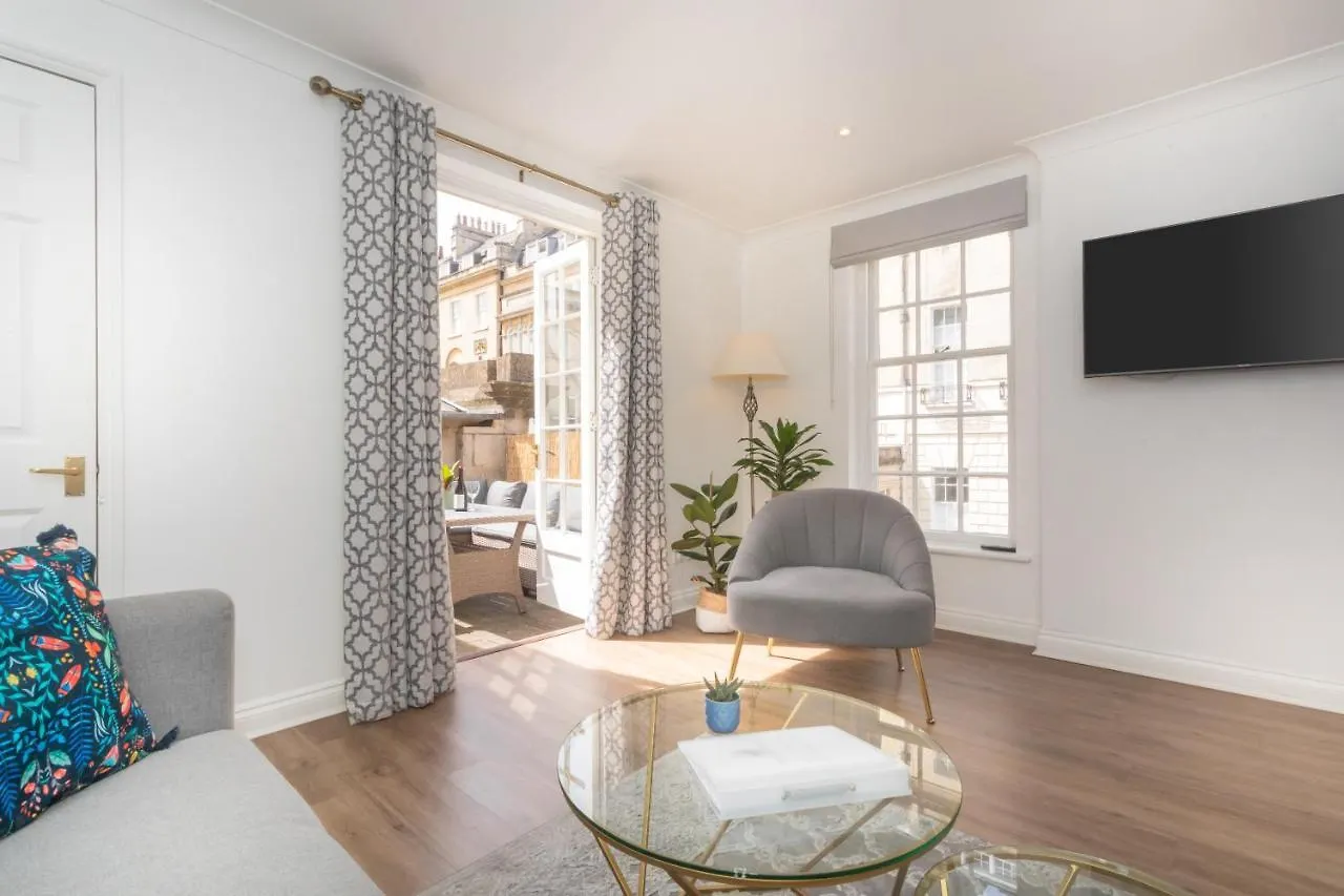 Crescent Mews Apartment Bath
