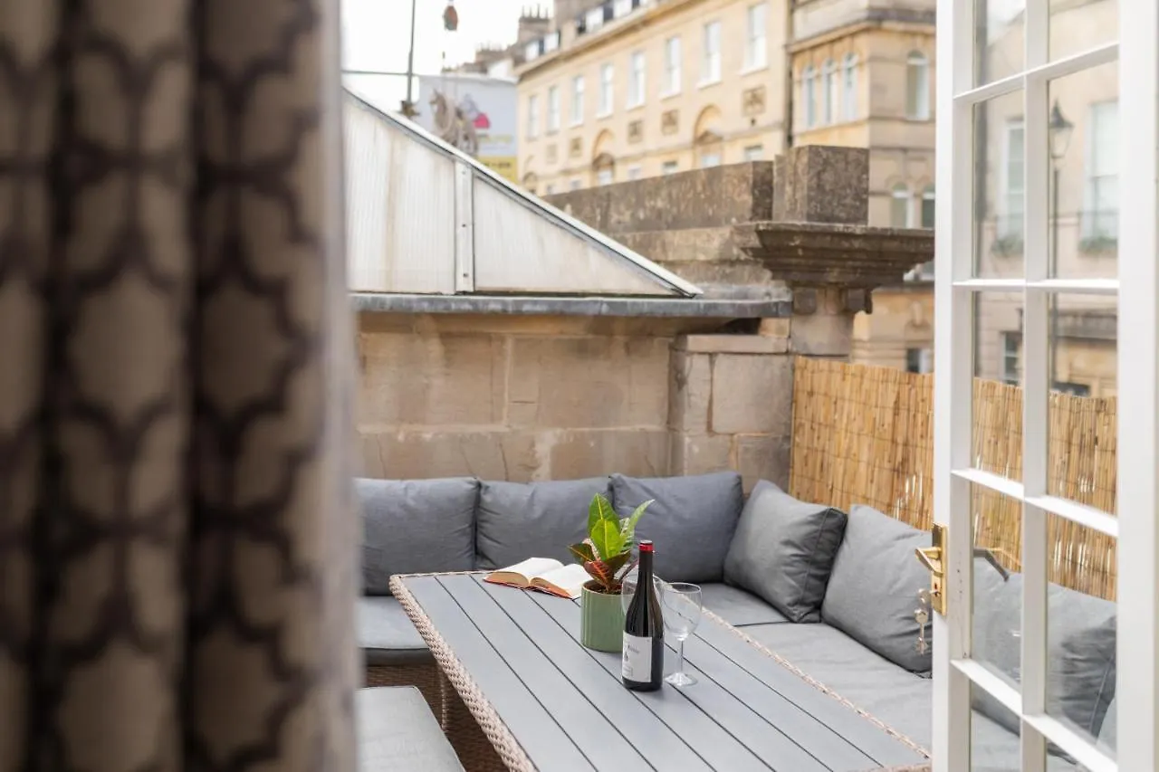 Crescent Mews Apartment Bath
