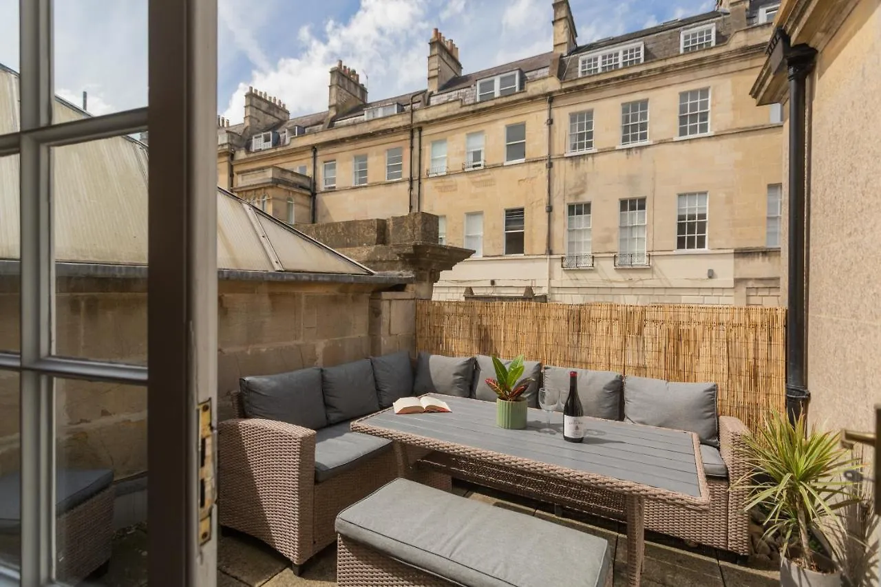 Crescent Mews Apartment Bath