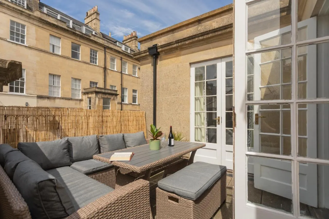 Crescent Mews Apartment Bath