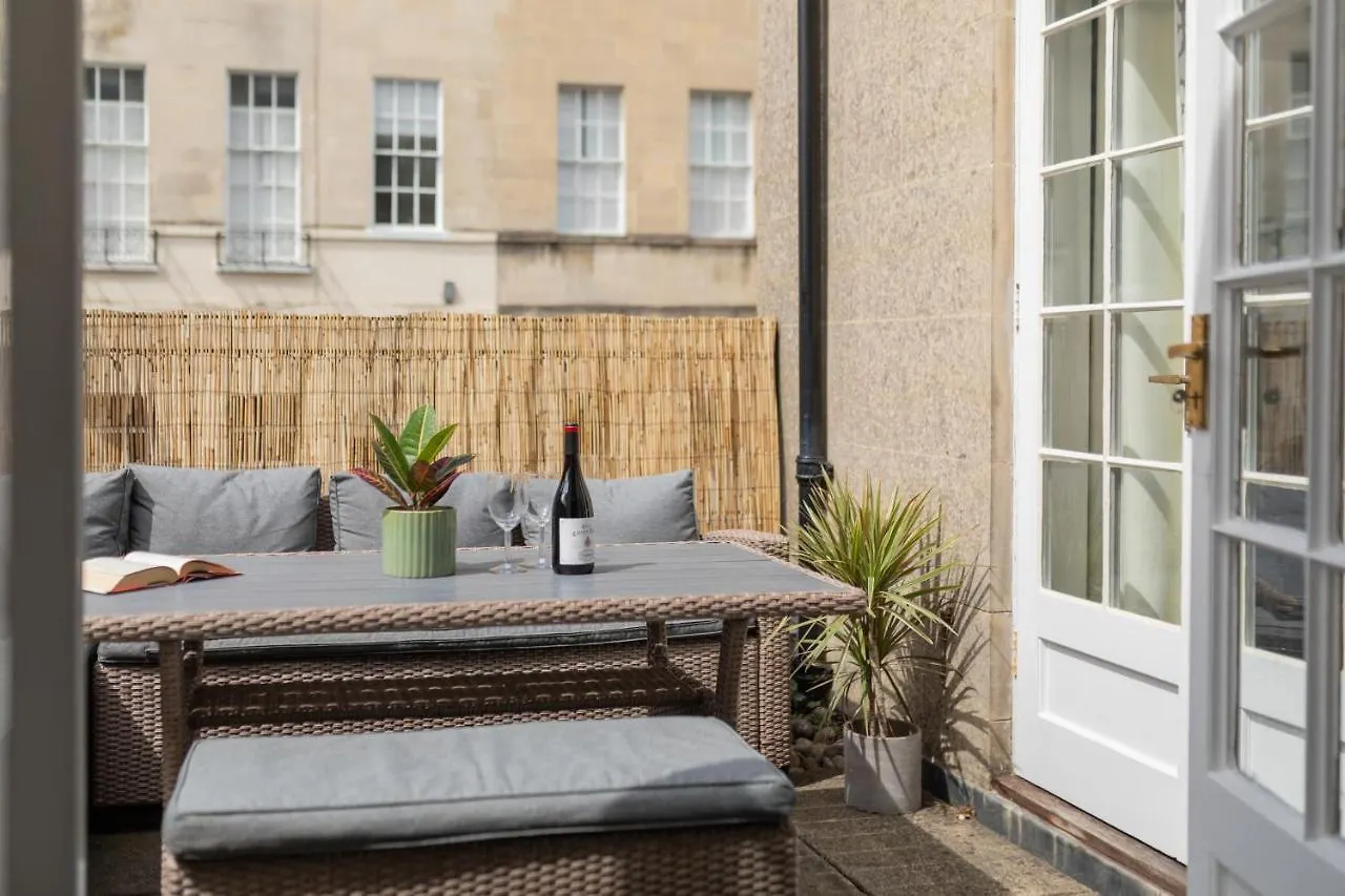 Crescent Mews Apartment Bath 0*,